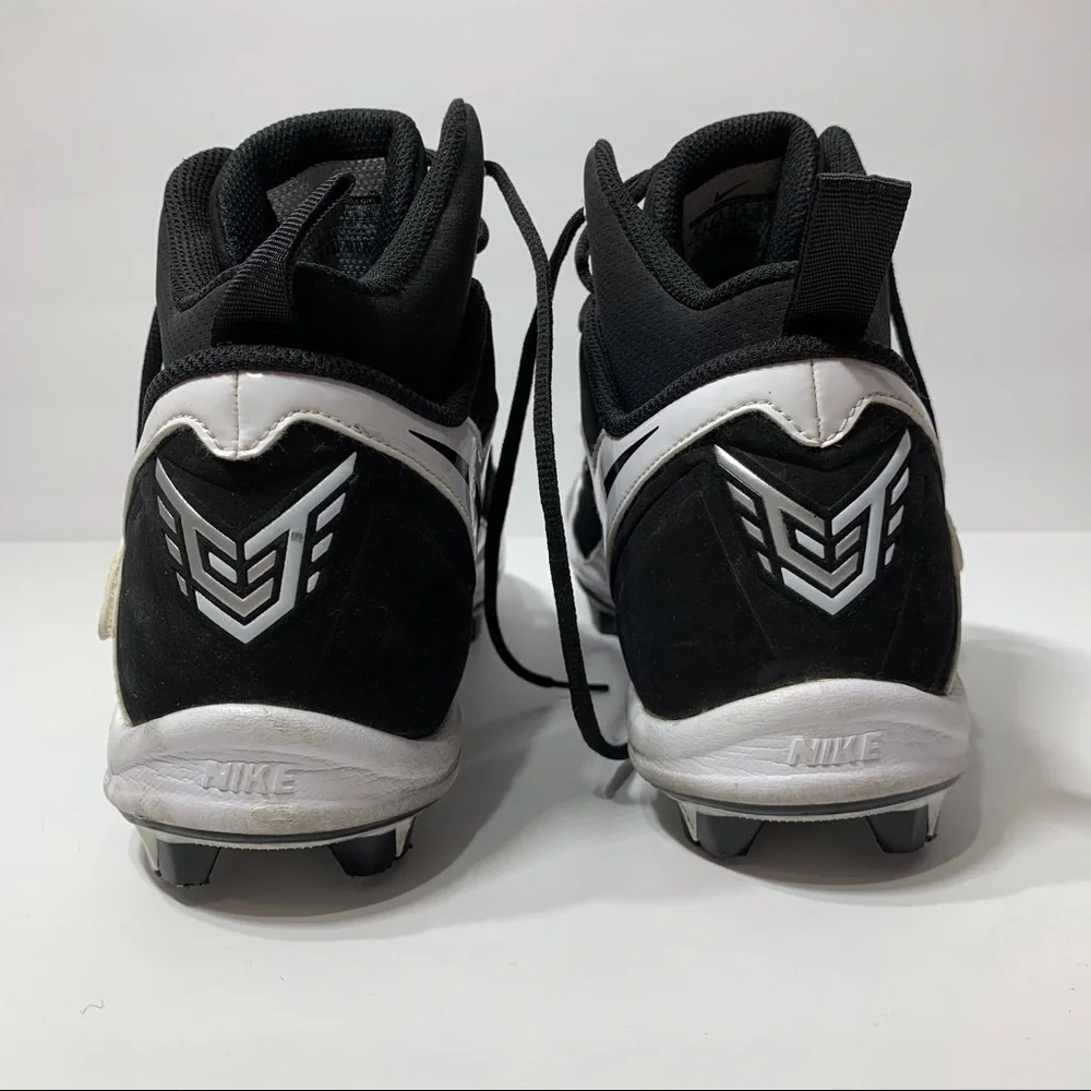EUC Nike CJ81 Football Cleats‎ Lace-up Velcro Close